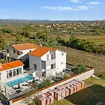 Villa Feniks By Guide