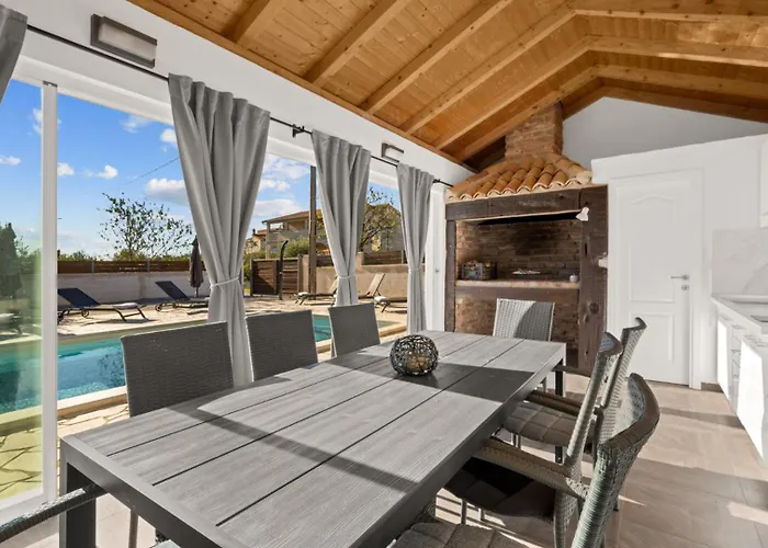 Villa Feniks By Guide Polaca